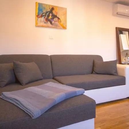 Apartment Apartman Frane