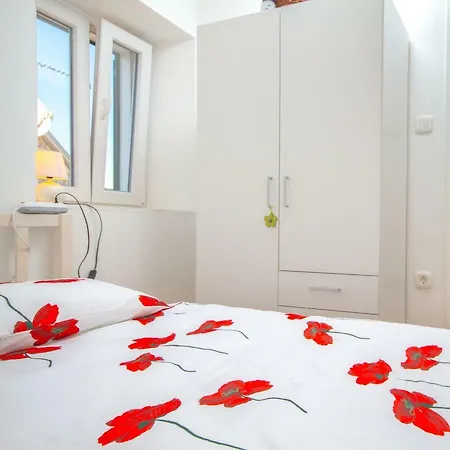 Apartment Apartman Frane